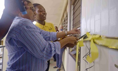 VOS Tamanredjo succesvol gerenoveerd: ICT-lessen kunnen herstarten voor leerlingen